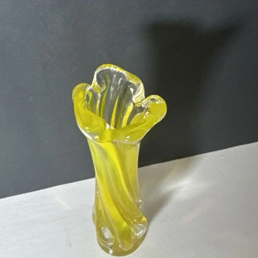 Vintage Yellow Murano Vase with Twisted Stem and Petal Mouth 9 Inch Swung Vase